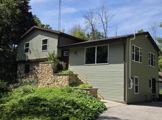 2550 Valley Dr, Manitowoc, WI 54220