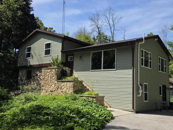 2550 Valley DRIVE, Manitowoc, WI 54220