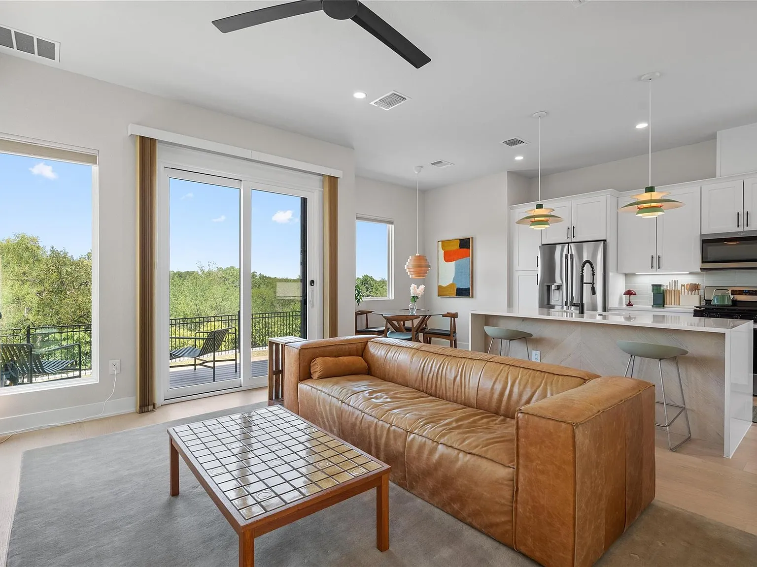 3 bed, 2.5 bath, 1400 sqft, $3,330 — Photo 4