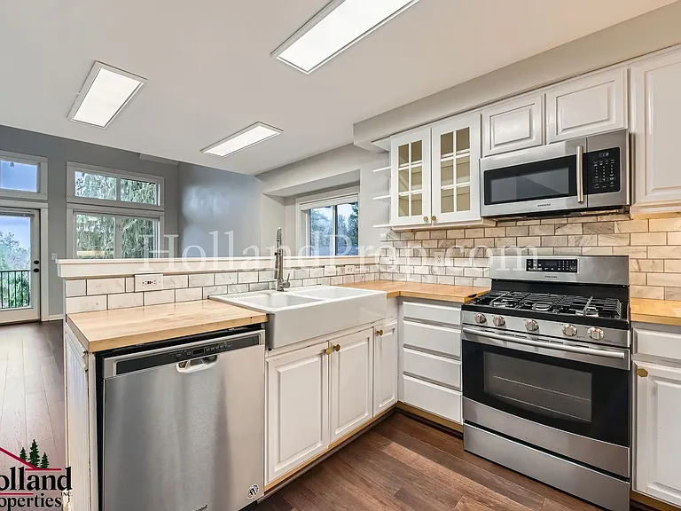10250 NW Village Heights Dr — Photo 10