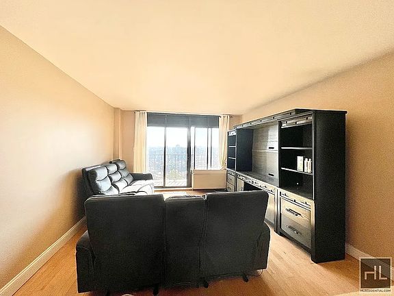 5th image of 25-40 Shore Blvd #17C