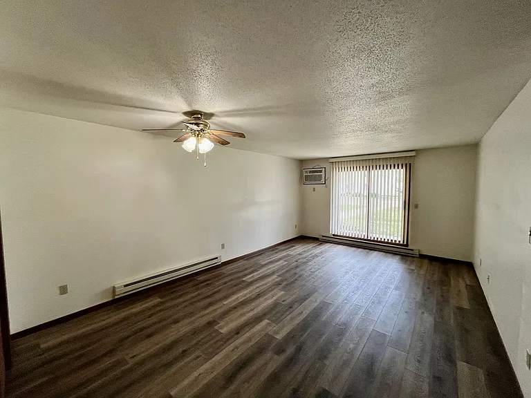 806 S State St — Photo 37