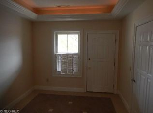 1547 Heron Point Dr, Lakemore, OH 44250