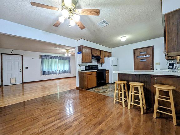5th image of 218 Wren Ln