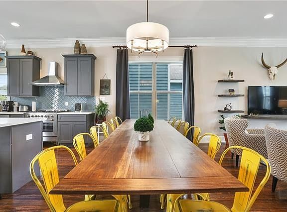 5th image of 1833 Marais St