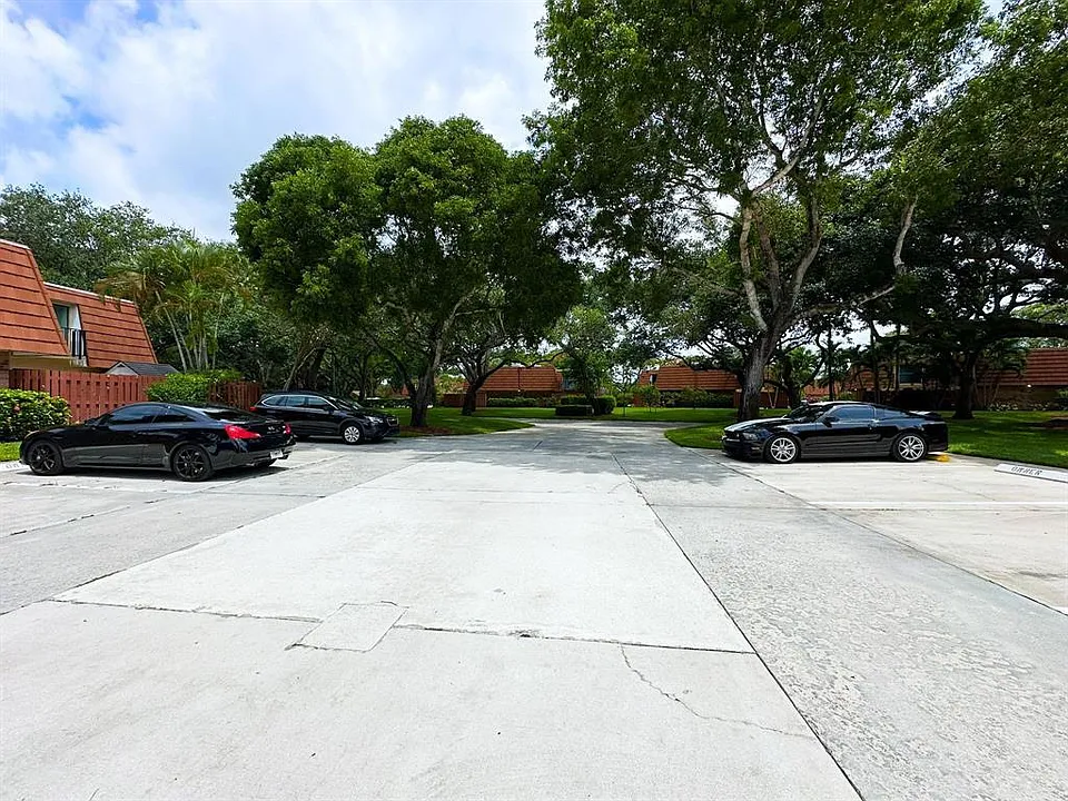 1545 Augusta Cir