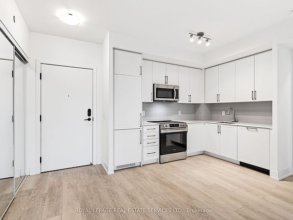 3rd image of 2450 Old Bronte Rd #512