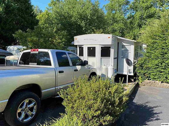 3rd image of 4229 E Parkway Lot 58