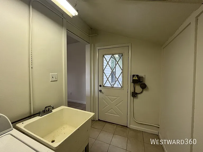 1104 Isabel Dr — Photo 12