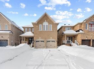 8 Charlemagne Ave, Barrie, ON L4M 0A9