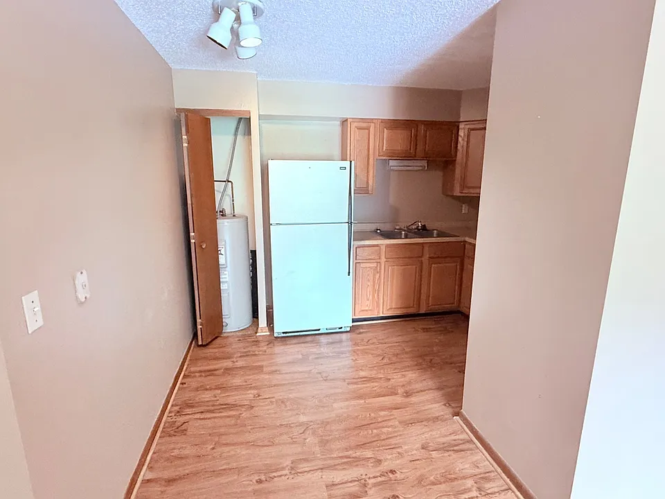 704 West St #8