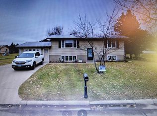 633 8th Ave SE, Stanley, ND 58784
