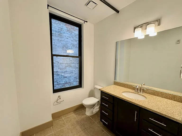 641 Walnut St Apartments — Photo 36