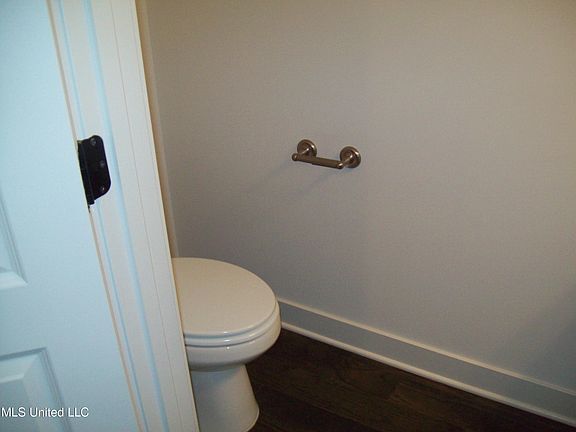 4th image of 9642 Kings Landing Dr