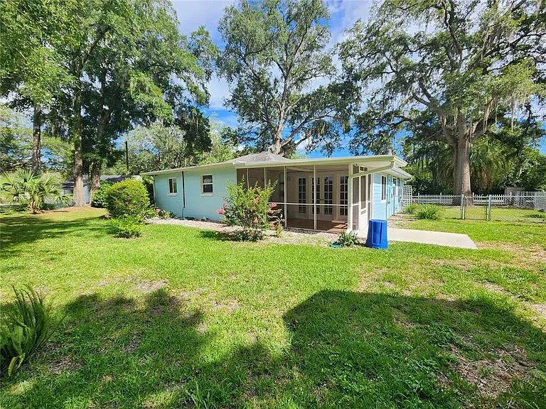 1014 NE 10th Pl — Photo 7
