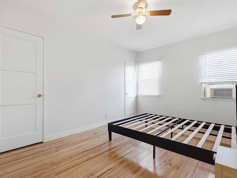 11654-11656 Chandler Blvd #2 — Photo 7