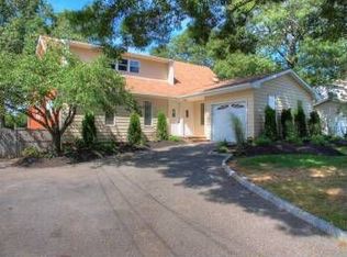 9 Coleridge Rd, Holbrook, NY 11741