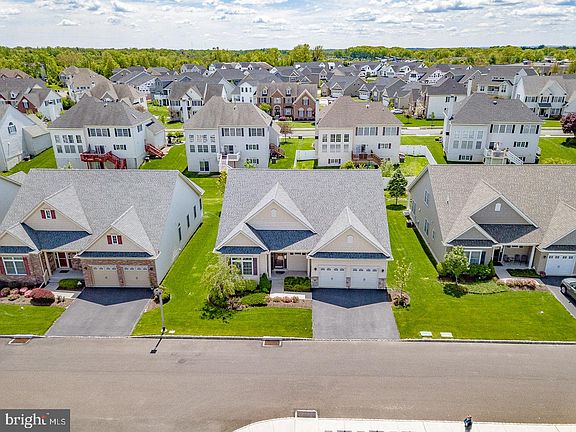3rd image of 106 Bayhill Dr