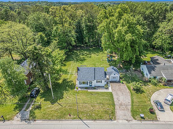 5th image of 509 W Burr Oak St