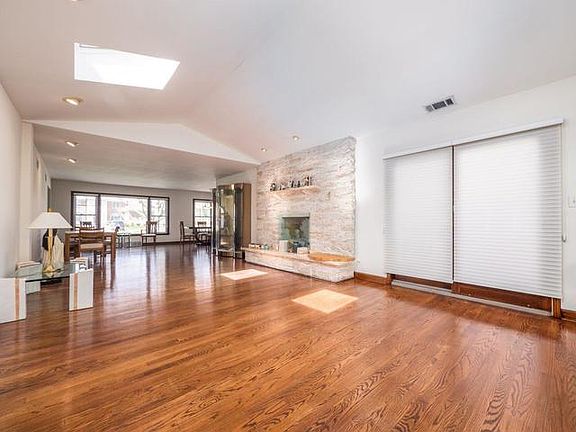 5th image of 719 S Burton Pl