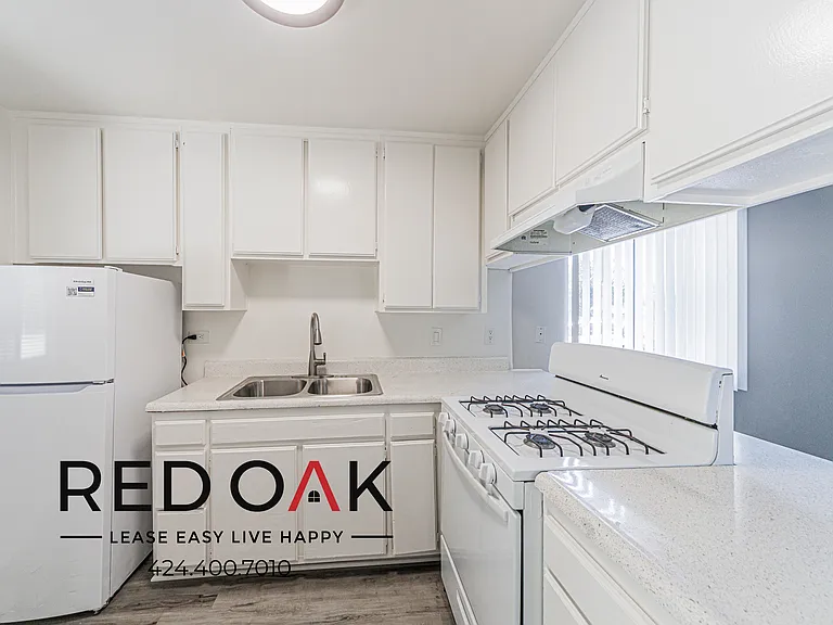 8614 Woodley Ave #104 — Photo 2