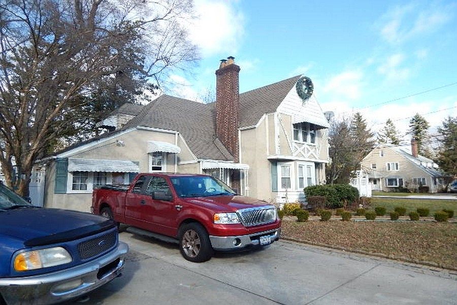 2nd image of 1 Greenlawn Ct