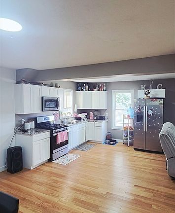 4th image of 36 Standish St #0