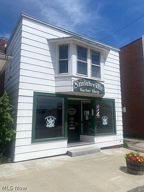 1st image of 122 E Main St