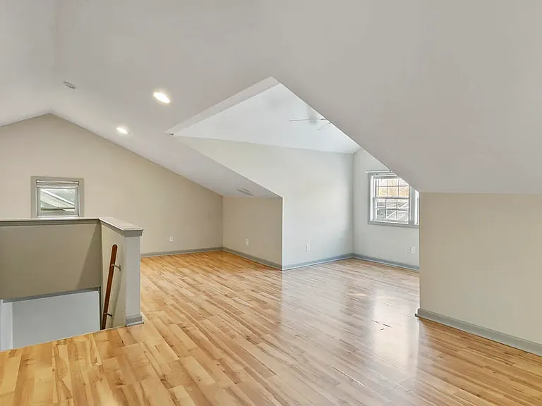 504 Montana Ave — Photo 3