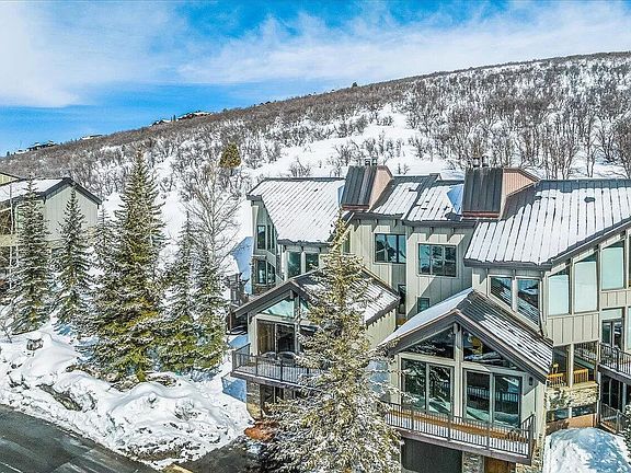 Extensive trail network behind house for hiking, biking, and snowshoeing! Incredible views just minutes from the home