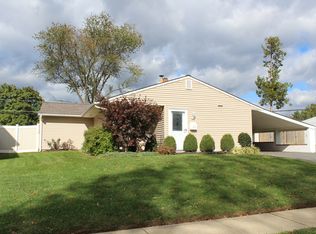 39 Burning Bush Ln, Levittown, PA 19054