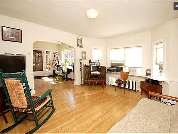 4th image of 3423 Zumstein Ave #1