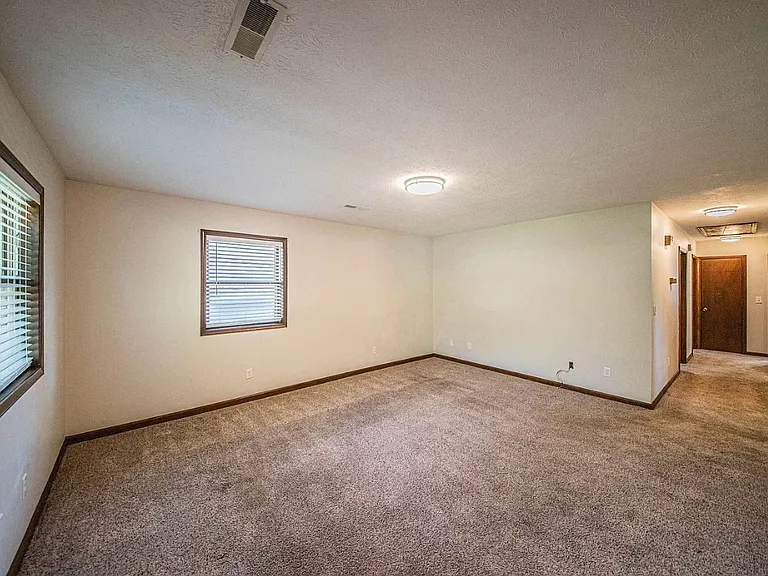 830 Sanders Ave — Photo 5