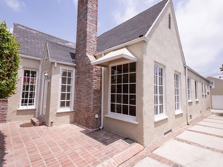 446 S La Peer Dr — Photo 37