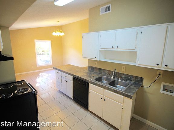 4th image of 575 Hillbrook Dr