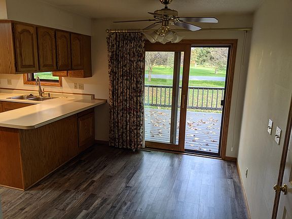 Kitchen dining area