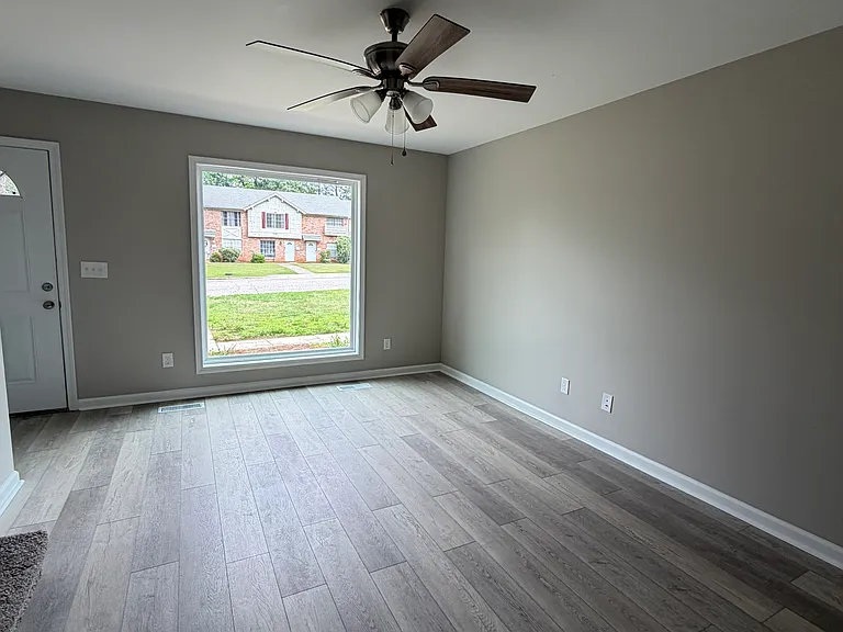 2137 Lynngate Dr #C — Photo 2