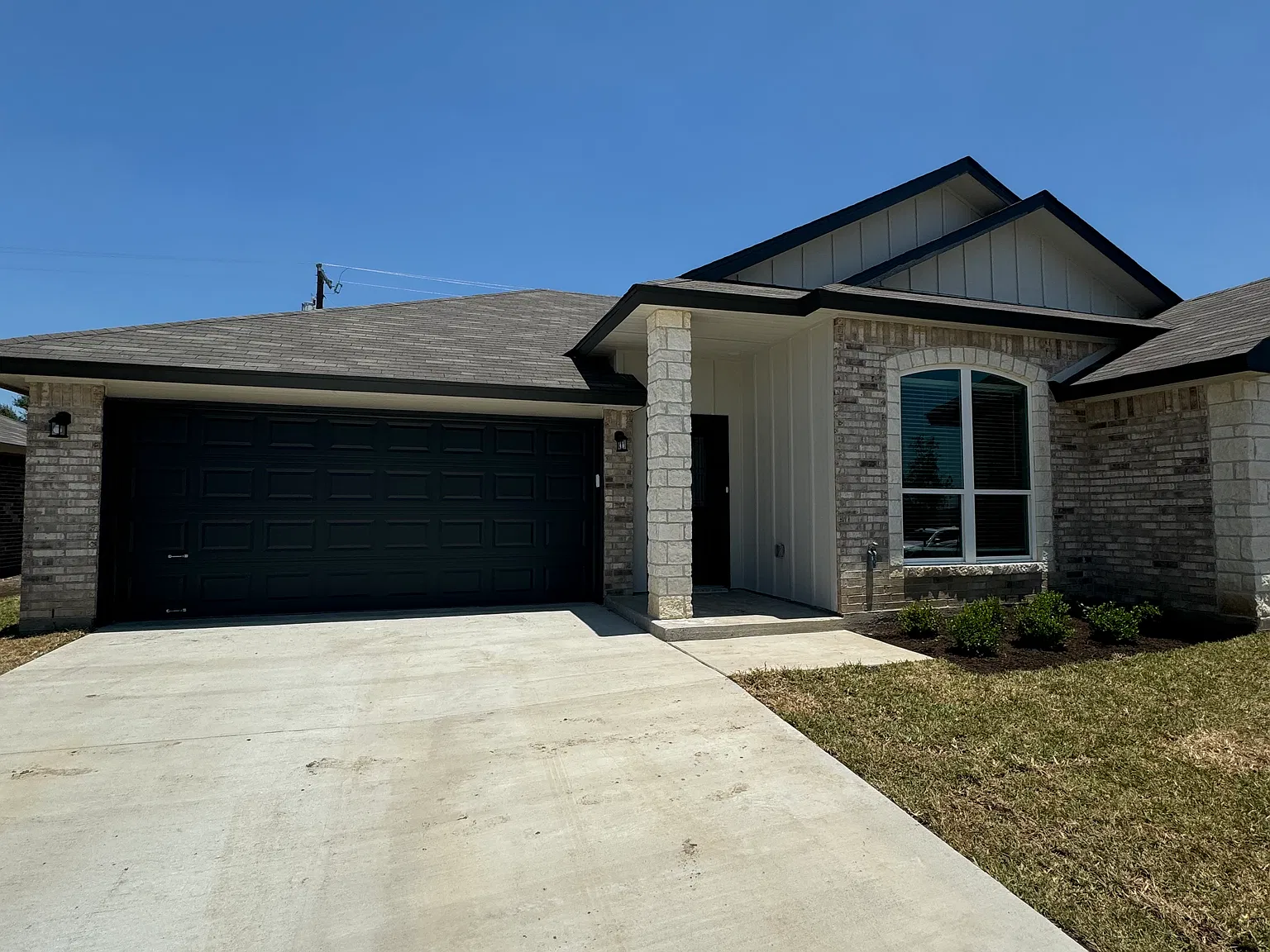 4 bed, $1,950 — Photo 4