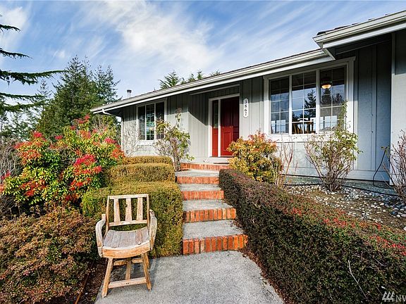 Front entrance to this gorgeous home.