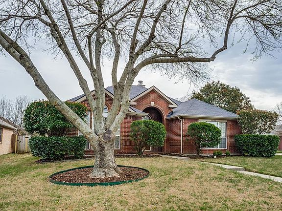 3rd image of 10701 Camelot Dr