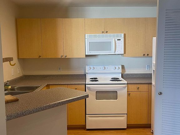 4th image of 1919 Van Buren St APT 802