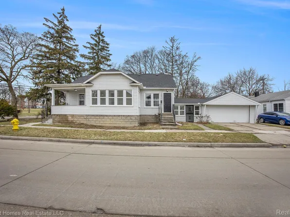 76 Park St, Mount Clemens, MI 48043