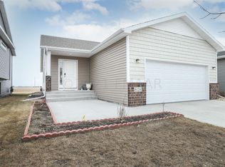 6124 58th St S, Fargo, ND 58104