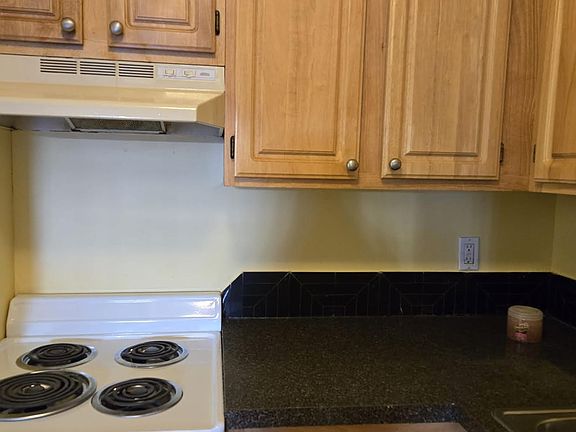 3rd image of 1025 Hancock St Unit 1M