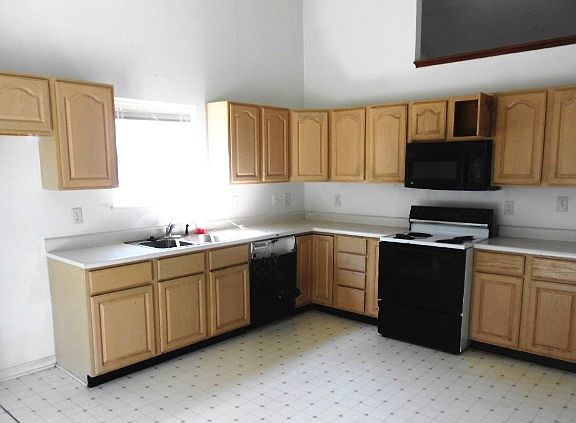 3rd image of 5941 Candlewick Dr