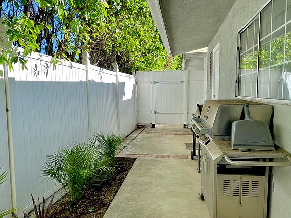 5th image of 20338 Oxnard St