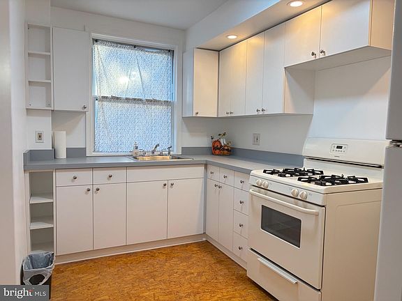 5th image of 4231 Lawndale St