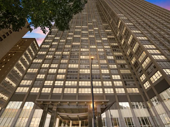 655 W Irving Park Rd APT 510, Chicago, IL 60613