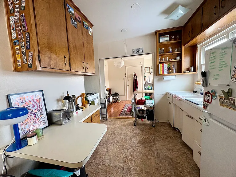 403 W James St — Photo 4