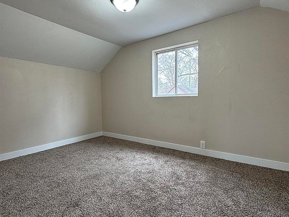 4th image of 800 1st Ave NE